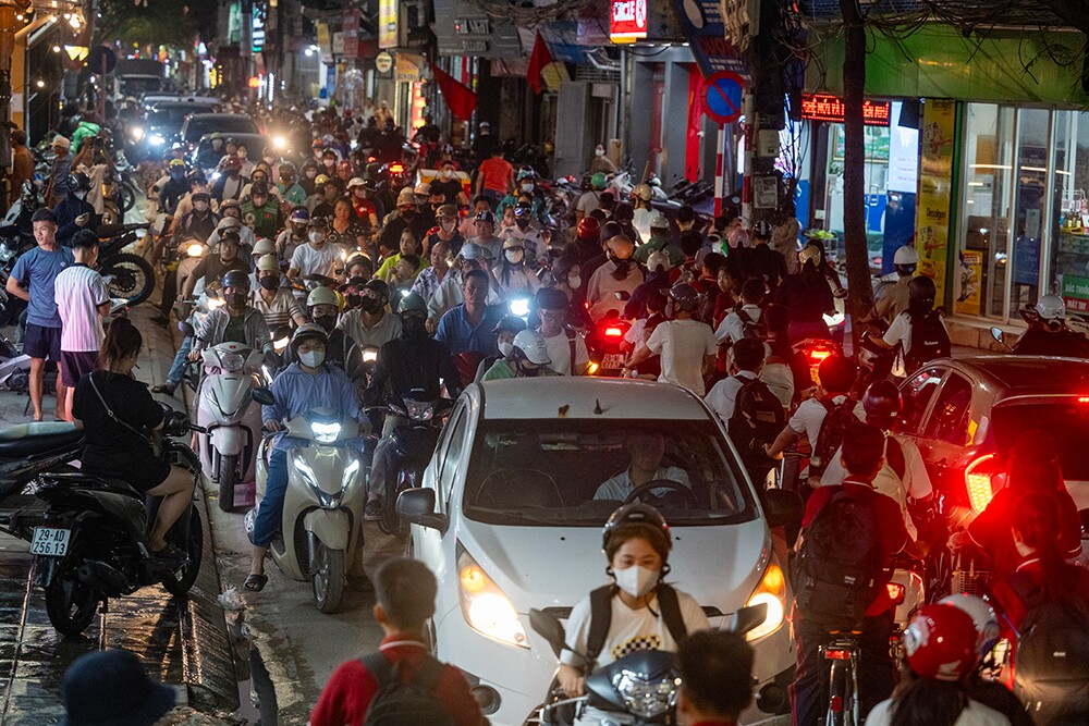 &nbsp;Đường ngõ chật hẹp, xuống cấp gây trở ngại cho việc lưu thông tại Vĩnh Hưng
