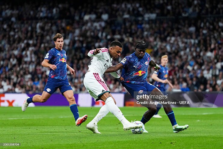 Real Madrid (áo trắng) giành chiến thắng đậm đà&nbsp;trước Leipzig