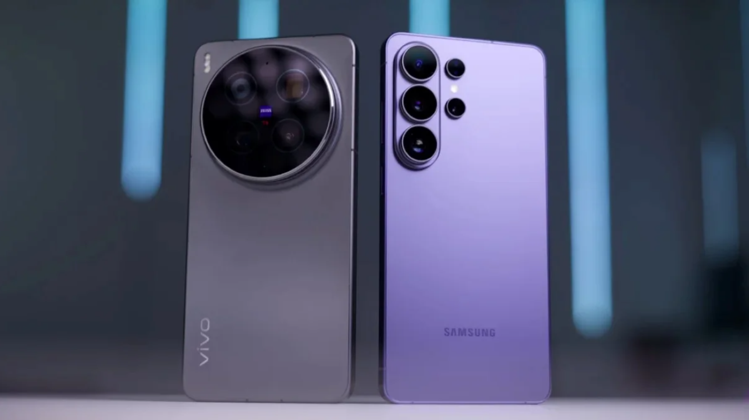 Vivo X300 Ultra và Galaxy S26 Ultra.