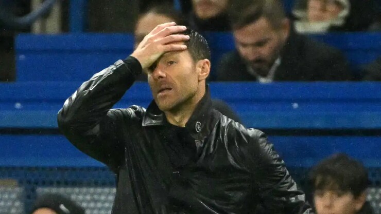 HLV Alonso không hài lòng với Chelsea