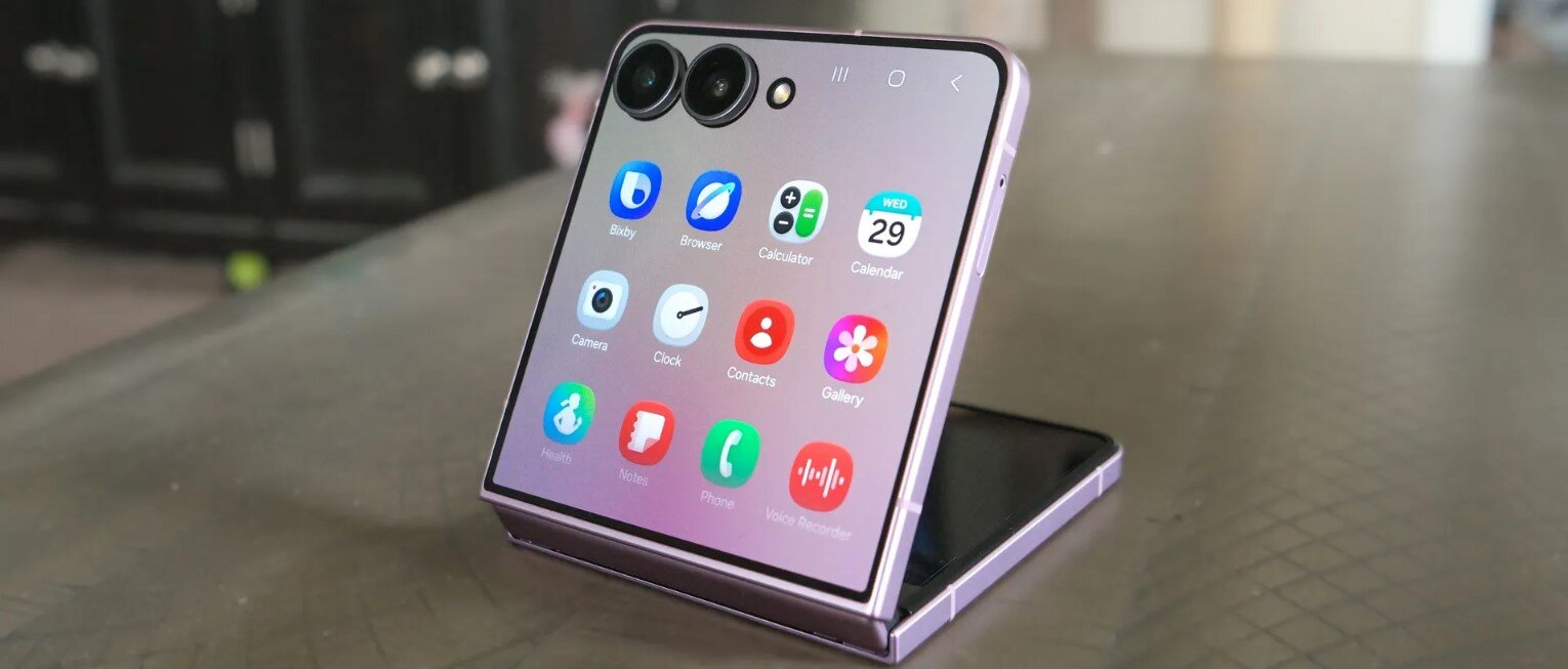 Samsung Galaxy Z Flip8.