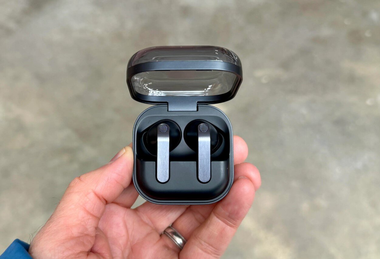 Tai nghe Samsung Galaxy Buds 4 Pro.