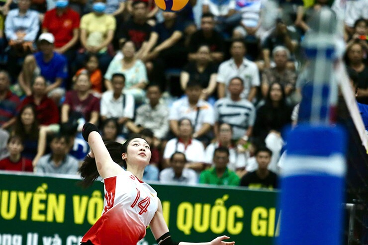 Người đẹp bóng chuyền Kim Thanh bật khóc vì chấn thương nặng, CLB Long An nếm trái đắng - 7