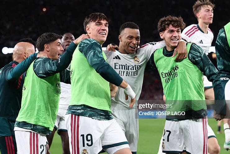 Mbappe khiến Barcelona nếm trái đắng