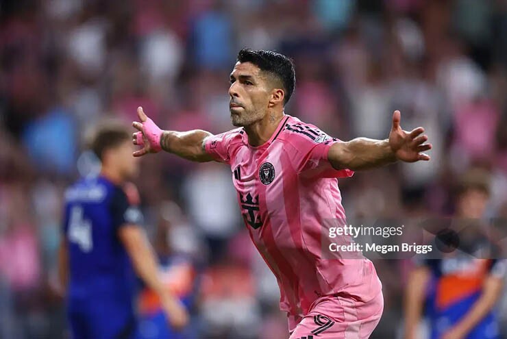 Suarez tỏa sáng thay cho Messi