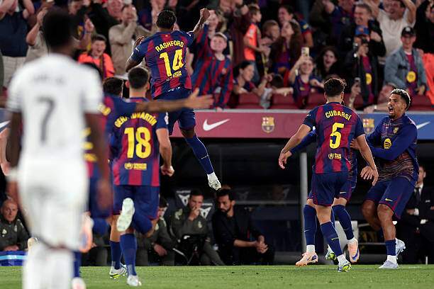 Barca quật ngã Real Madrid tại Nou Camp cuối mùa trước để lên ngôi ở La Liga