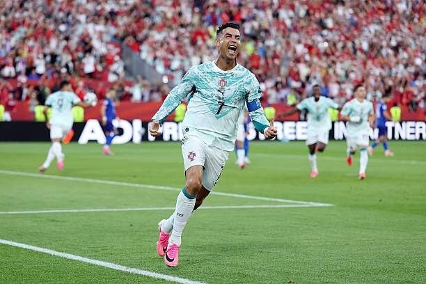 Trầy trật bao nhiêu năm Ronaldo mới ghi được 1 bàn ở vòng knock-out World Cup
