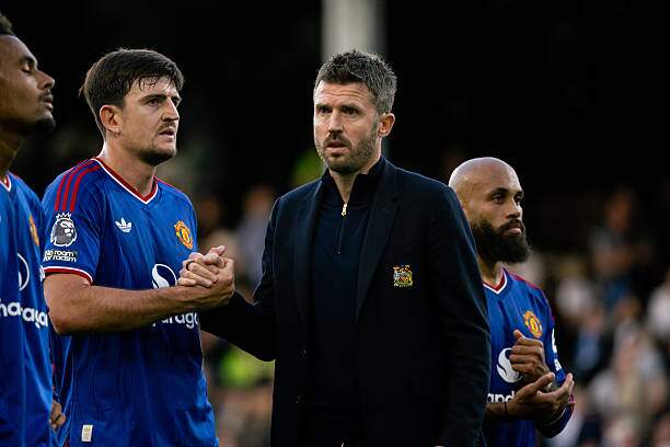 Michael Carrick và các cầu thủ MU đang vật lộn đầu mùa giải với chỉ 5 điểm sau 5 vòng