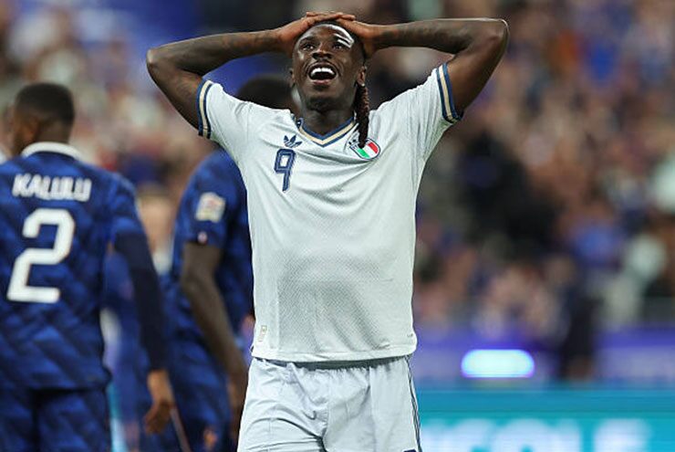 Moise Kean 2 lần tiếc nuối trong hiệp 1