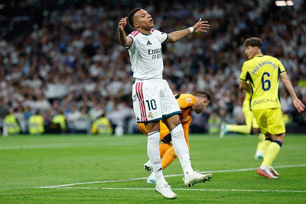 Mbappe bỏ lỡ số ít cơ hội Real Madrid có được ở hiệp 1