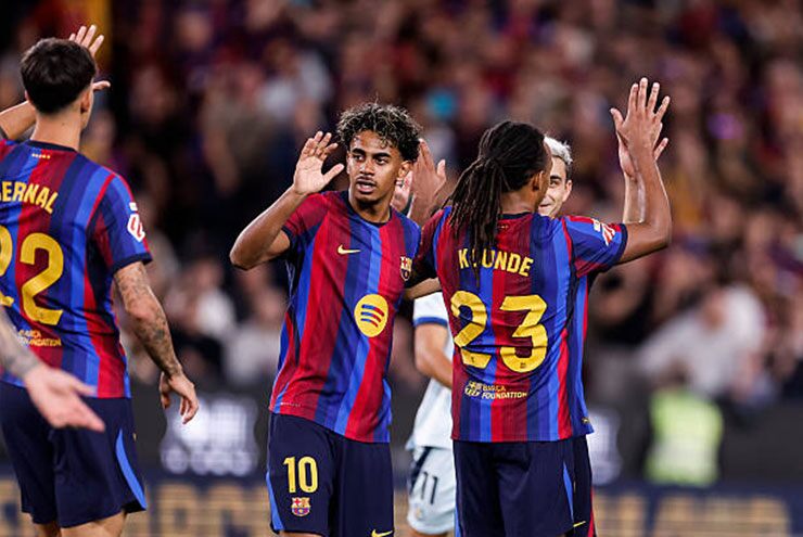 Barcelona tiếp tục củng cố vị trí đầu bảng