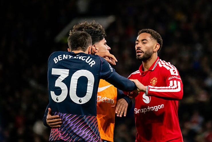 Bentancur bị thê đỏ trong trận hòa 1-1 của Tottenham trước MU