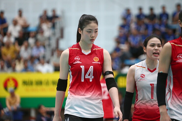 Sau khi được chăm sóc, Quỳnh Hương trở lại sân vào cuối set 5, thời điểm CLB Thông tin đang bị đối thủ dẫn trước. Tuy nhiên, sự trở lại của cô không thể giúp đội nhà tạo nên màn ngược dòng. CLB Thông tin để thua set quyết định với tỷ số 11-15, qua đó nhận thất bại chung cuộc 2-3 sau 5 set đấu đầy kịch tính.