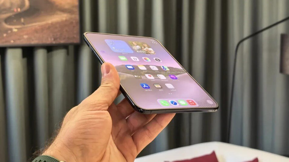 iPhone Duo khá dày.