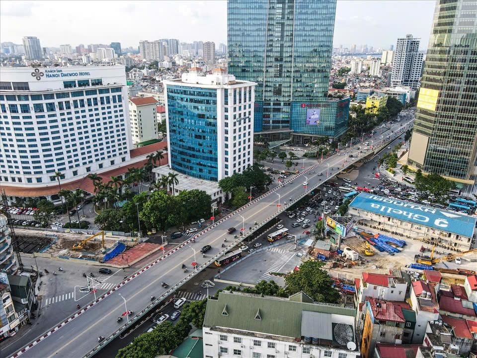 Khu vực Liễu Giai (quận Ba Đình cũ) là một trong những trục trung tâm của Thủ đô Hà Nội, tập trung nhiều cơ quan ngoại giao và đầu não của các tập đoàn doanh nghiệp lớn.
