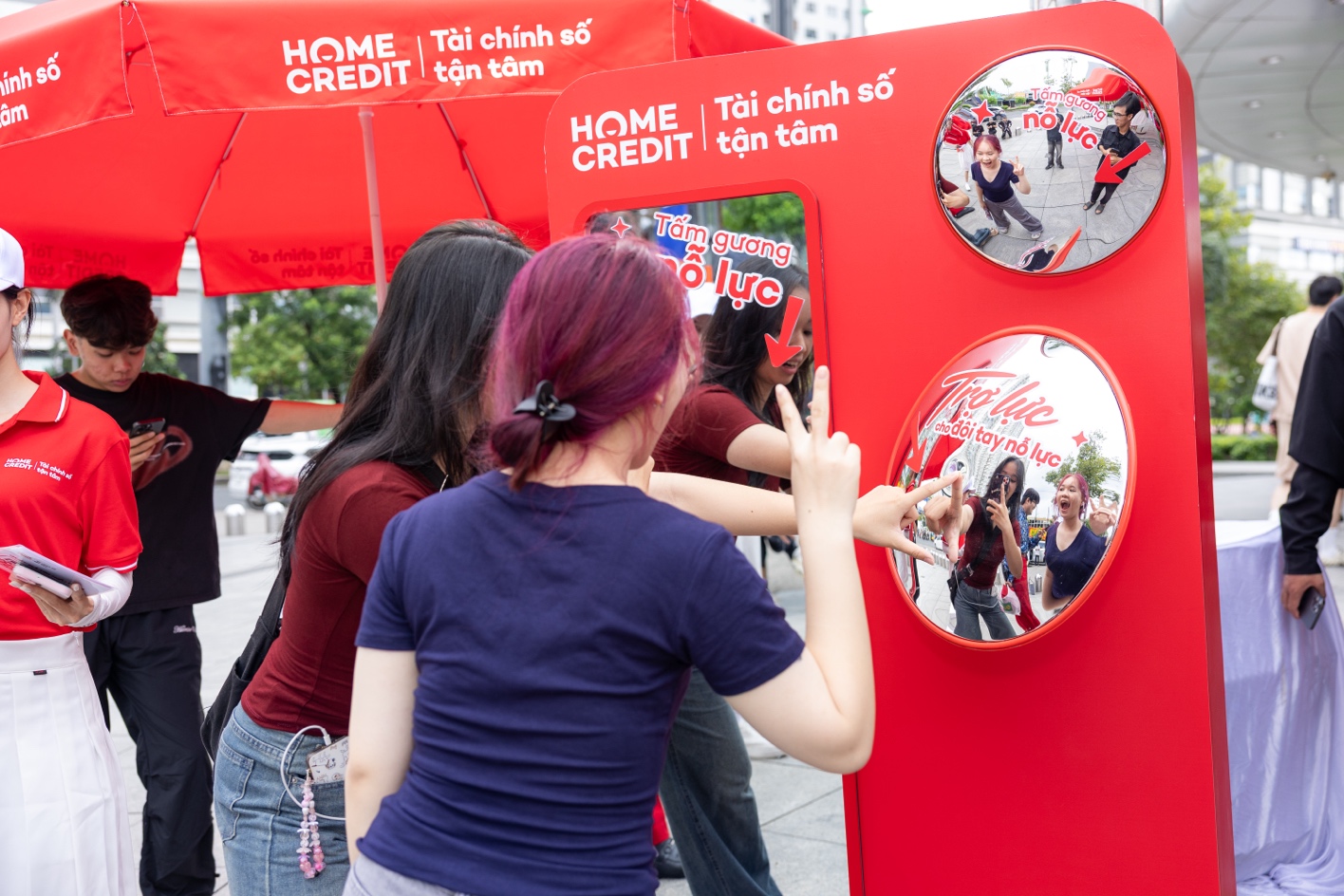 “Tấm Gương Nỗ Lực” là điểm bắt đầu cho hành trình trải nghiệm “Trạm Trợ Lực Home Credit”