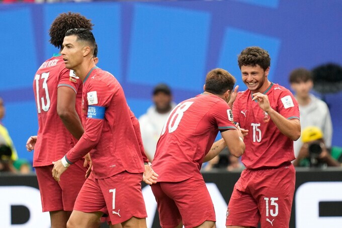 Joao Neves ăn mừng bàn thắng tại World Cup, và bị fan Ronaldo chửi mắng trên Instagram sau trận