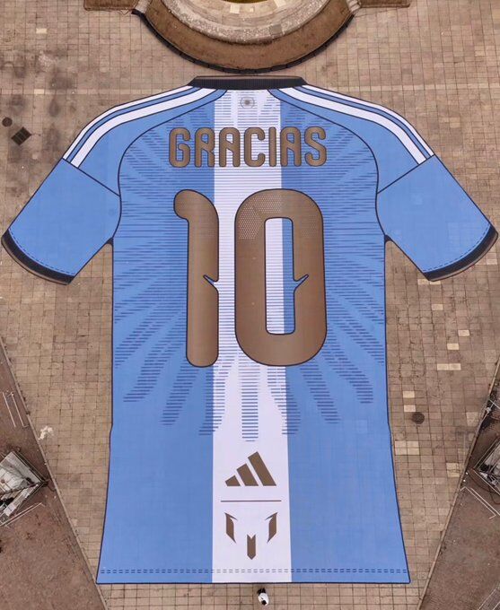 Áo đấu đặc biệt cho Messi trưng bày ở Rosario